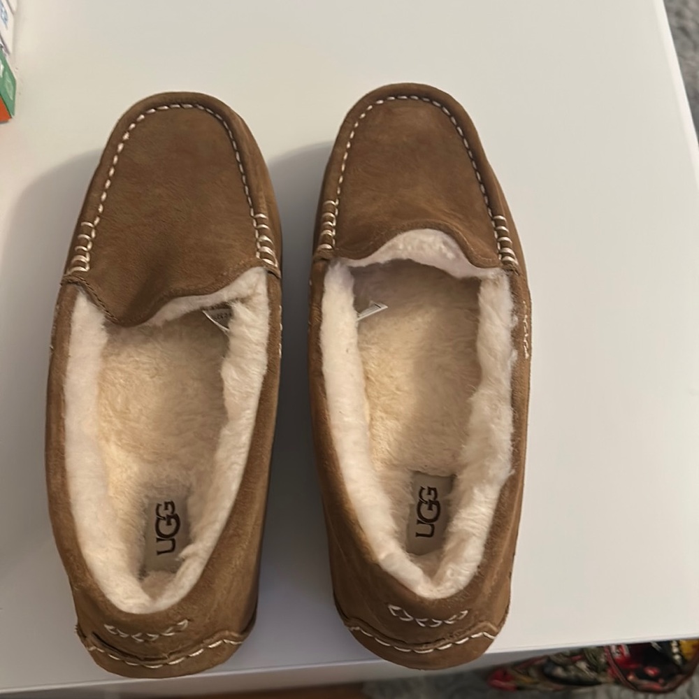 size 8 brand new uggs. got as a gift, never worn. too small on me!